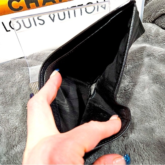 Gucci Wallet Leather Black Bifold Wallet Bee x
Star 495053 - Picture 3 of 7